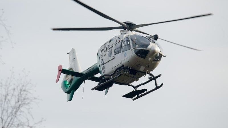 Mit einem Hubschrauber suchte die Polizei in Landshut am Donnerstagabend nach einem mutmaßlichen Einbrecher (Symbolbild)