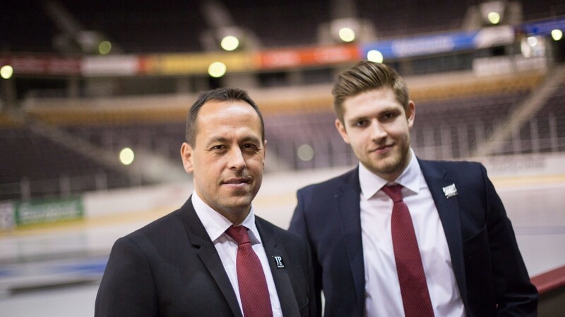 Bundestrainer und Hoffnungsträger: Marco Sturm zusammen mit NHL-Stürmer Leon Draisaitl.