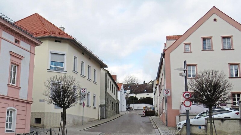 Die Häuser im Ortskern von Donaustauf - zu sehen ist hier die Burgstraße - sind "unser Kapital": In diesem Punkt ist sich der Marktgemeinderat einig. Doch wie konkret ist das Ortsbild zu schützen?