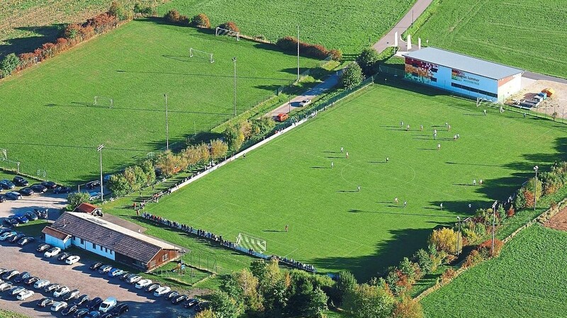 Die Sportanlage Dalking aus der Vogelperspektive. In unmittelbarer Nachbarschaft zum bisherigen Vereinsheim (links unten) planen die Fußballer ein neues Zuhause für die sportlichen Veranstaltungen.