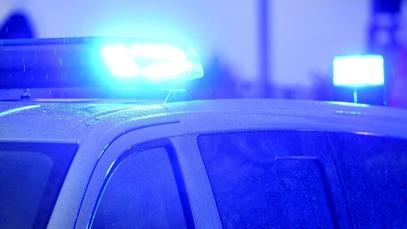 Als ein ziviles Polizeiauto am Mittwoch mit Blaulicht und Martinshorn zu einem Einsatz fuhr, kam es zu einem Unfall. (Symbolbild)