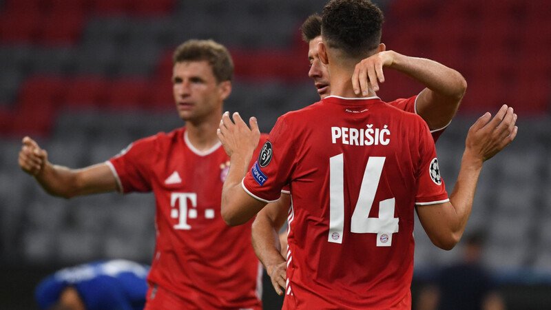 Ivan Persic, Thomas Müller und Robert Lewandowksi bejubeln das 2:0.