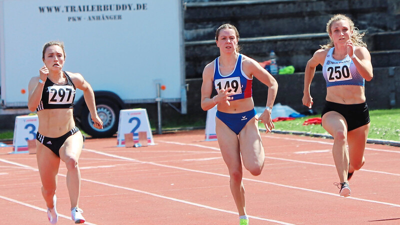 VOLL AUF KURS: Die 18-jährige Hannah Fleischmann (Mitte) von der LG Region Landshut ist auf der Bahn schon zu Saisonbeginn wieder sehr schnell unterwegs und stellt auch beruflich die Weichen für den Leistungssport.