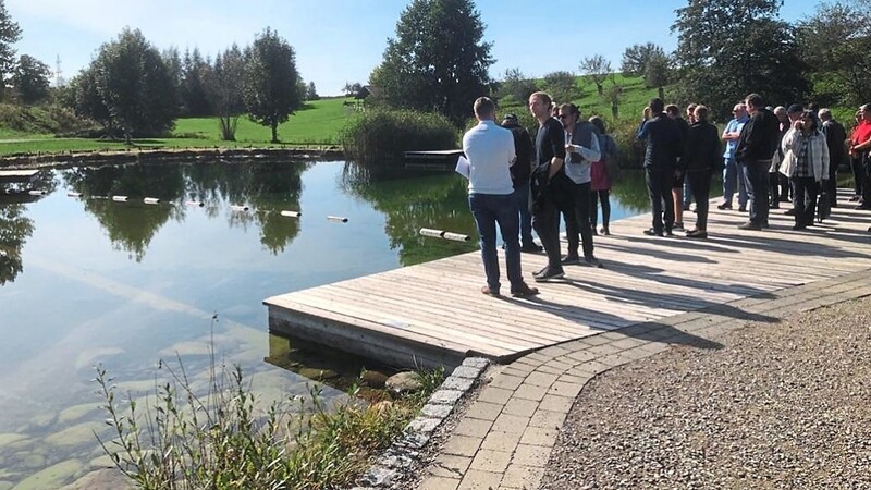 Das eigens für die Bürger angelegte Naturschwimmbad in Wildpoldsried beeindruckte die Teilnehmer.
