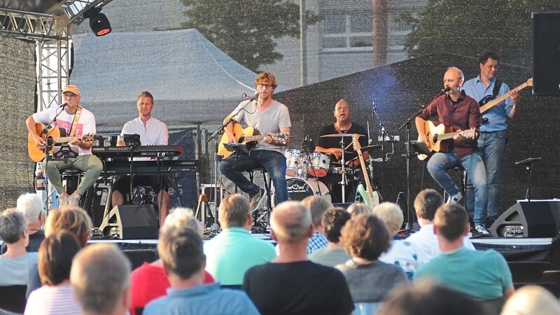 Die 2008 gegründete sechsköpfige STS-Coverband begeisterte beim Konzert in Landau.
