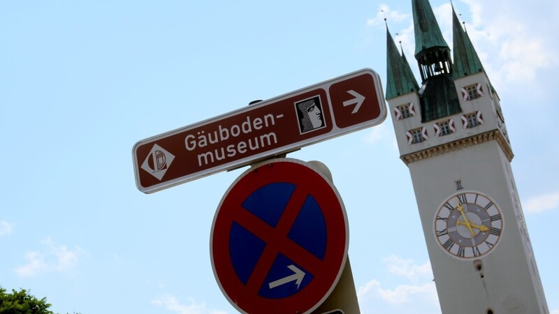 Die neuen Hinweisschilder zeigen die Zugehörigkeit zur "Deutschen Limes-Straße".