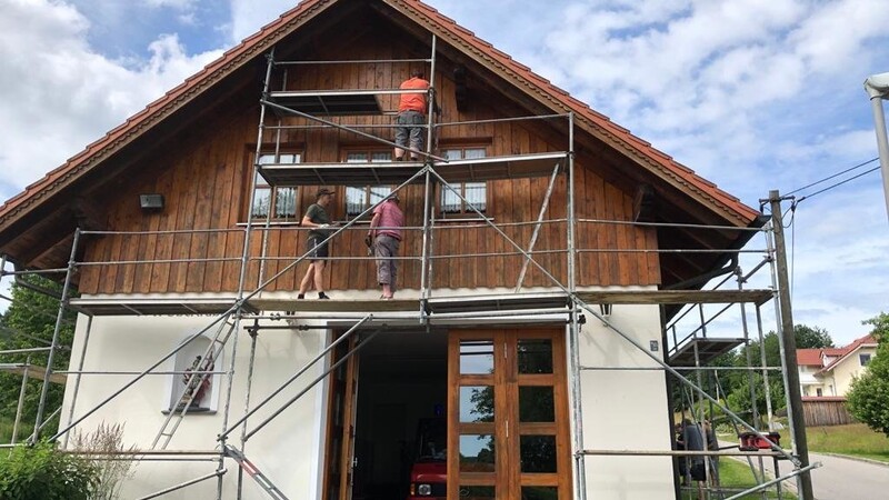 Während des vergangenen Jahres erneuerte die Feuerwehr Obertrübenbach in Eigenleistung die Fassade ihres Gerätehauses.