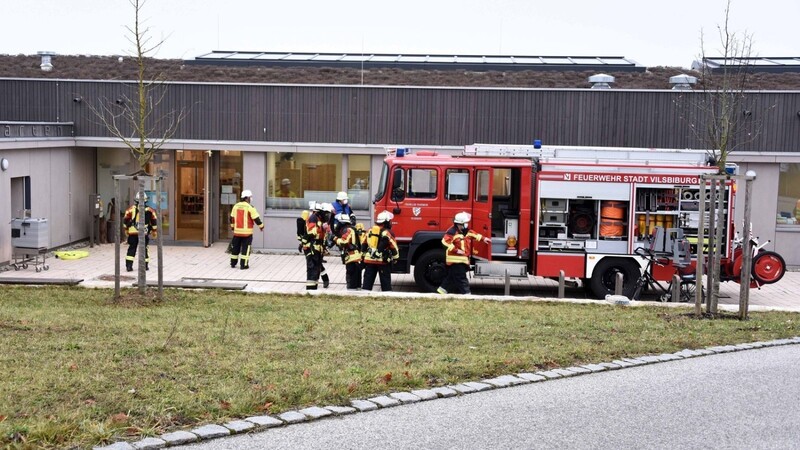 Wegen Rauchentwicklung musste die Feuerwehr am Dienstagmorgen zu einem größeren Einsatz am Kneipp-Kindergarten Achldorf ausrücken.