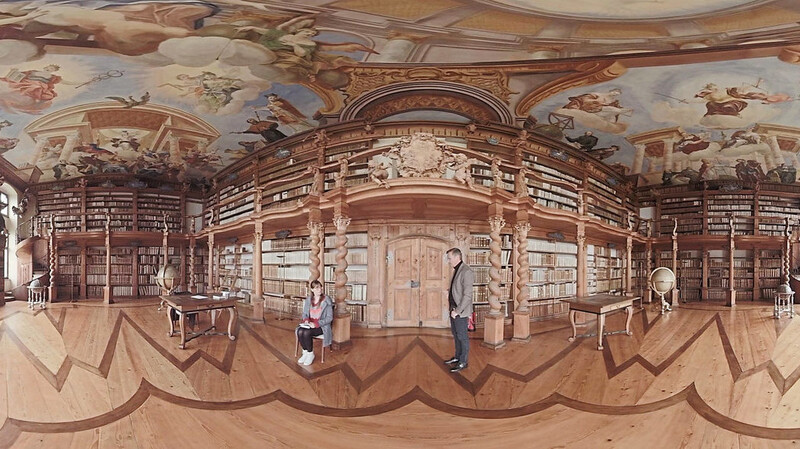 In "Oleanna" steht der Zuschauer scheinbar mitten in einer alten Bibliothek, statt vor einer Bühne zu sitzen - die virtuelle Realität macht's möglich.