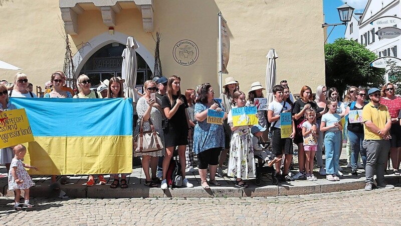 Die ukrainische Gemeinschaft im Landkreis Cham hatte mobil gemacht, um auf die Schrecken des Krieges aufmerksam zu machen.