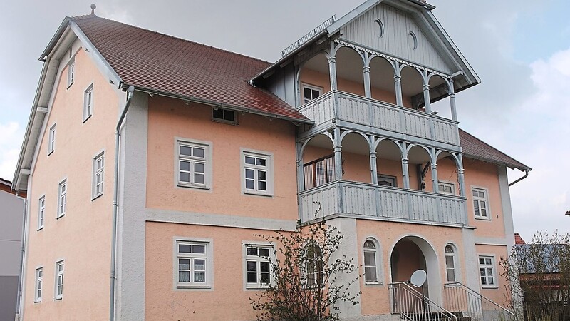 Bald schon soll das ehemalige Stigler-Anwesen zum Heimatmuseum umgebaut werden. Zuschüsse winken in Höhe von 80 Prozent aus der Förderinitiative des Freistaates Bayern "Innen statt Außen".