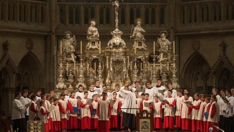 Die Regensburger Domspatzen singen im Dom St. Peter.