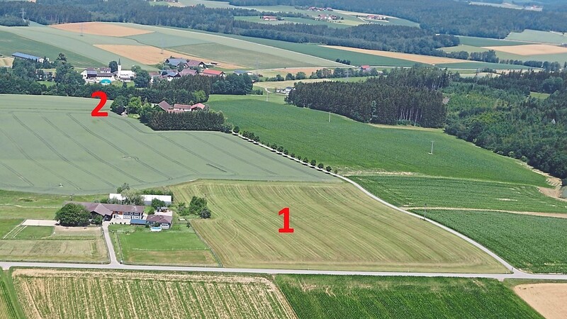 Die Photovoltaikanlage Karwill ist auf dem Feld nördlich der Hochstraße geplant (1). Um die "Vils-Residenz" könnte sich eines Tages das "Vilstal Wellness- und Erlebnisresort" gruppieren (2).