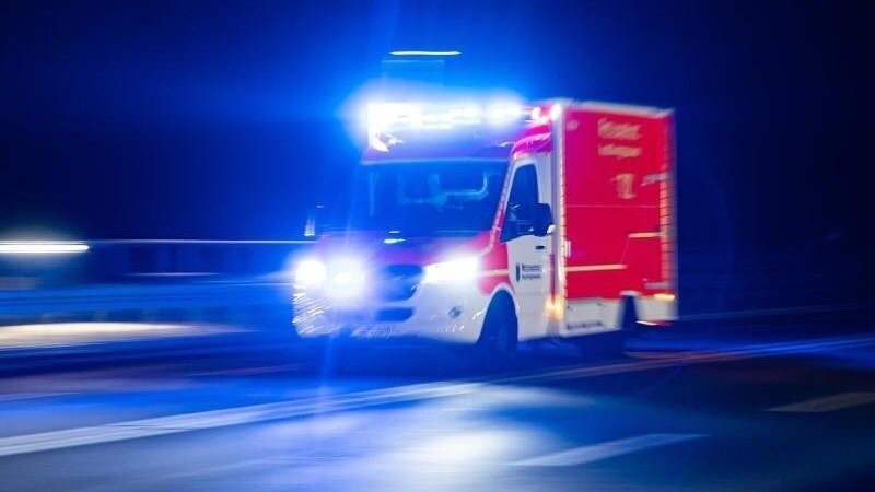 Ein Mann hat in Regensburg drei Anwohner verletzt (Symbolbild).