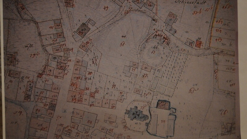 Auf der Karte von 1812 erkennt man ein mögliches Burggelände, wo die Zahl 46 eingeprägt ist.