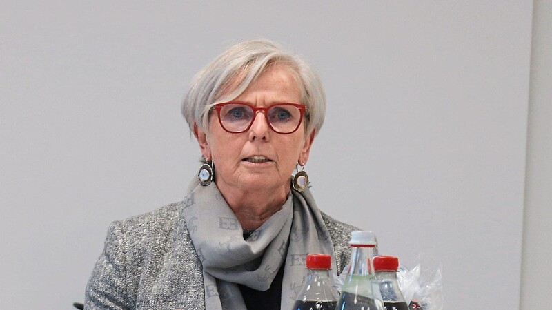 Die Regener Landrätin Rita Röhrl ist sehr besorgt.