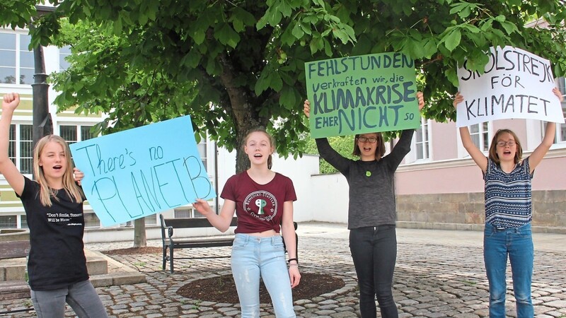 "There's no Planet B": Alicia Henke, Madeleine Henneberger, Lisa Nagel und Elsa Nasdal (v.li.) "bestreikten" am Freitag die Schule, um Aufmerksamkeit für die Fridays-For-Future-Bewegung zu bekommen. Nach den Sommerferien wollen sie den Protest während ihrer Freizeit fortsetzen.