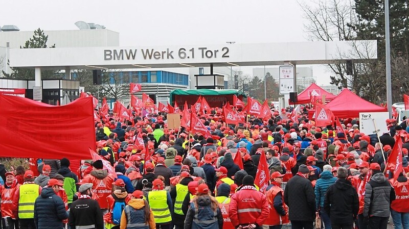 Warnstreik am Donnerstag bei BMW in Regensburg.
