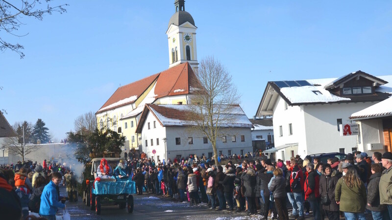 Am Sonntag stand wieder die traditionelle Faschingshochzeit in Wiesenfelden auf dem Programm.