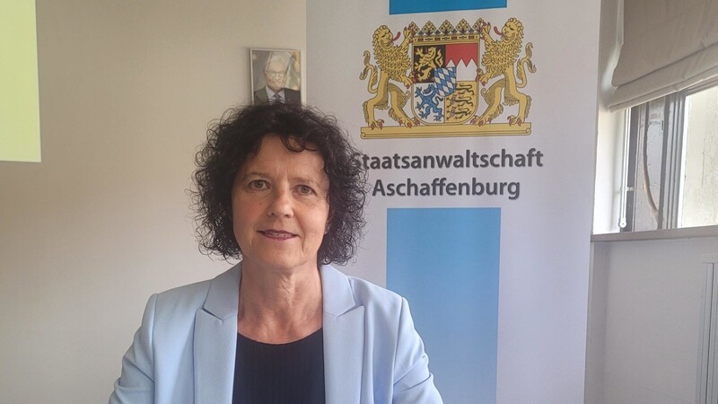 Aschaffenburgs Leitenden Oberstaatsanwältin Monika Schramm erläutert die Hintergründe zu den Ermittlungen des Kokainfunds auf einer Pressekonferenz am Montag in München.