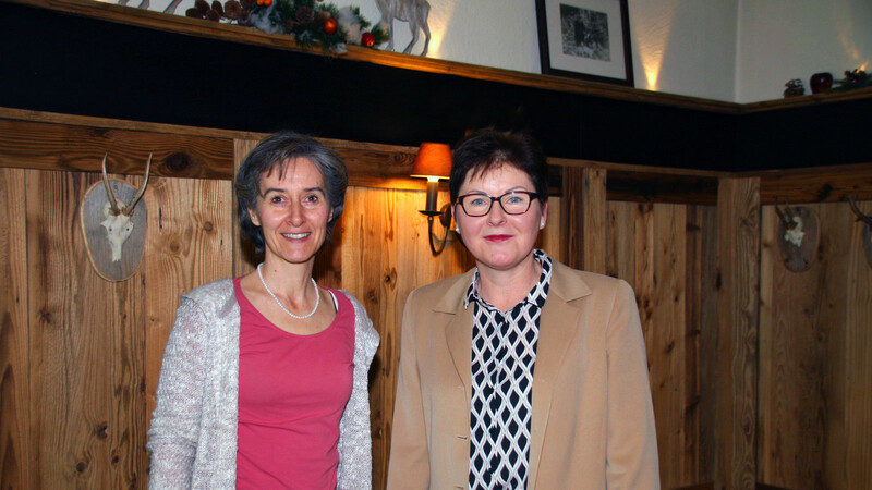 Brigitte Pollner mit Referentin Claudia Standgl
