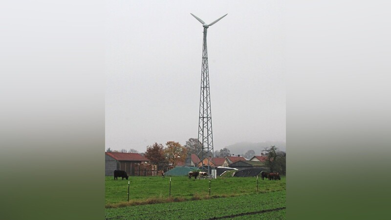 Westlich der Prisostraße wurde 2013 bereits eine Windkraftanlage mit einer Masthöhe von 30 Metern und einem Rotordurchmesser von 7,10 Metern errichtet.