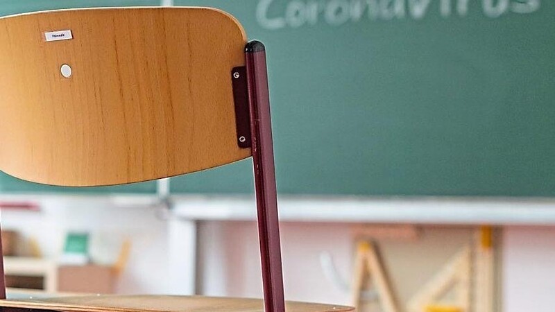 In einigen Klassen bleiben wegen Corona-Fällen kurz nach dem Schulstart die Stühle schon wieder oben.