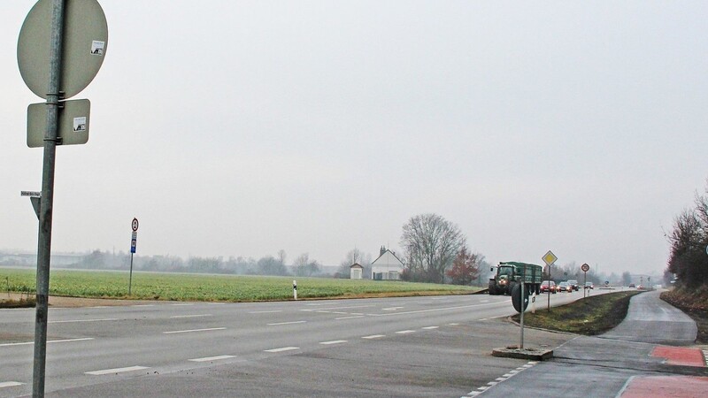 Auf diesem Grundstück am Alfred-Dick-Ring soll die CNG-Tankstelle für die Stadtbusse entstehen. Am VG Regensburg liegt nun eine Klage gegen die Baugenehmigung vor.