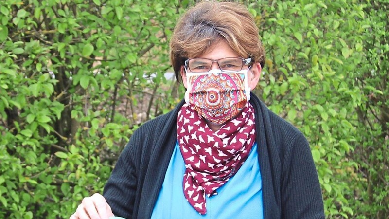 Mundschutz oder Gesichtsvisir: Die Maskenpflicht stellt Hörgeschädigte wie Manuela Bindl vor Herausforderungen.