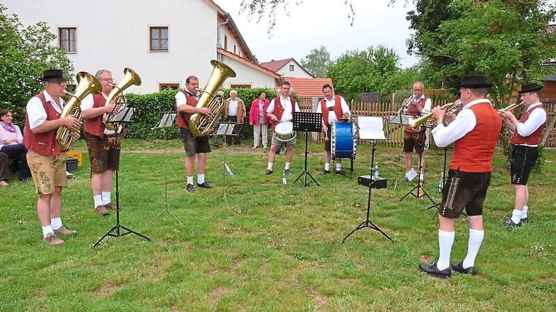 Zum Auftakt des Blasmusikfests spielt an Fronleichnam die Mintrachinger Blaskapelle.