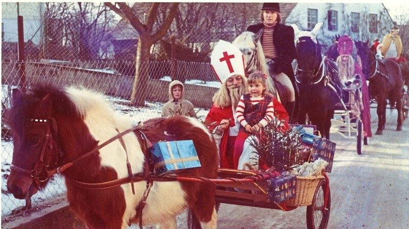 Früher war der Nikolaus im Markt mit einer Kutsche unterwegs.