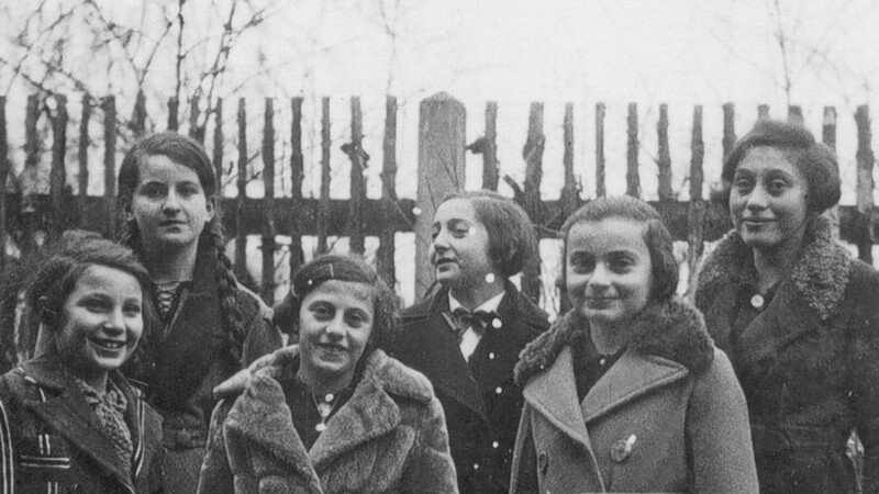Jüdische Mädchen in Straubing, Februar 1937 mit (2. v. r.) Lilli Ansbacher.