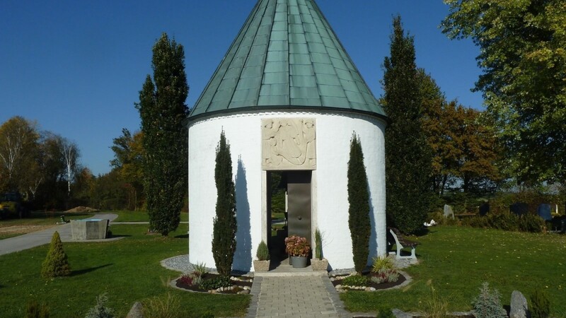 Die Gedächtniskapelle im Gemeindefriedhof wird seit den 60er Jahren von der KSK gepflegt und unterhalten.