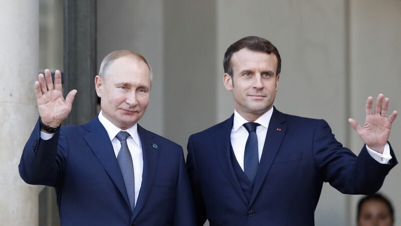 Frankreichs Präsident Emmanuel Macron (r.) empfängt den russischen Präsidenten Wladimir Putin im Dezember 2019 in Paris.