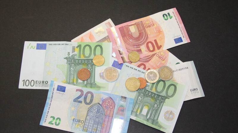 Wie viel Euro für welchen Zweck? - Der Mengkofener Gemeinderat hat den Haushalt mit einem Gesamtvolumen von 21,6 Millionen Euro beschlossen.