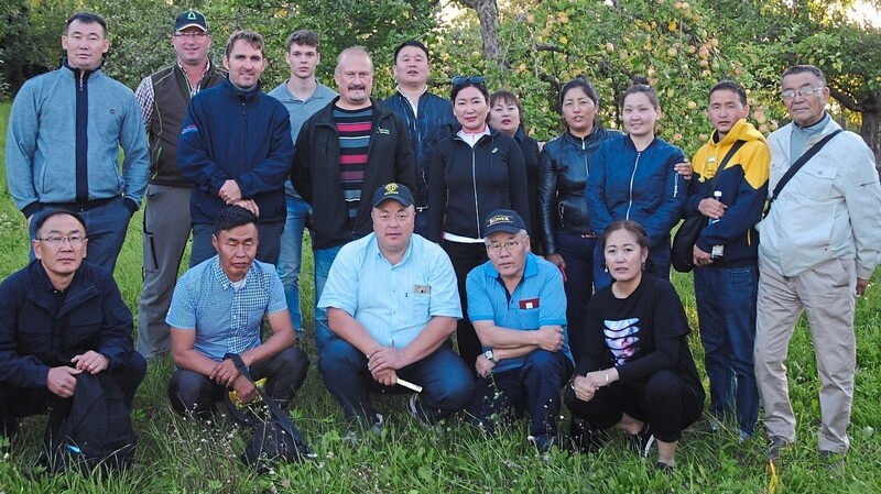 Im Auftrag der Fachhochschule Weihenstephan-Triesdorf werden mongolische Kleinbauern und Lebensmittelunternehmer in Sachen Verarbeitung und Vermarktung beraten.
