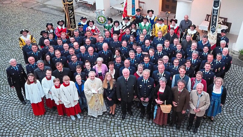 Die Feuerwehren Poxau, Steinberg und Marklkofen feierten zu Ehren des heiligen Florian.