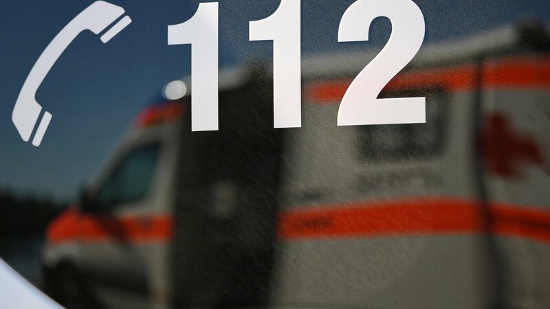 Im Landkreis Dingolfing-Landau hat in der Nacht eine Frau versehentlich den Notruf 112 gewählt. (Symbolbild)