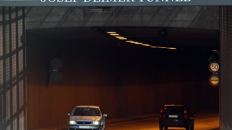 Wegen Reinigungs- und Wartungsarbeiten muss der Josef-Deimer-Tunnel demnächst ab den Abendstunden drei Nächte lang gesperrt werden.
