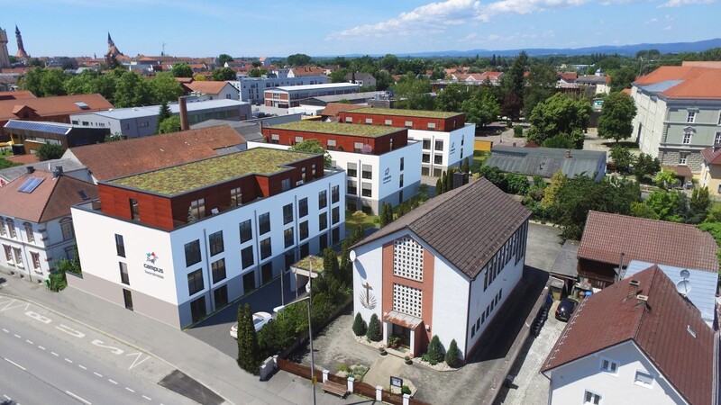 An der Heerstraße 51 wird auf dem ehemaligen Gelände von Polstermöbel Wolf ein Studentenwohnheim mit 148 Einheiten errichtet. Bauträger und Architekt Martin Bauer aus Konzell rechnet mit der Fertigstellung bis August 2022.