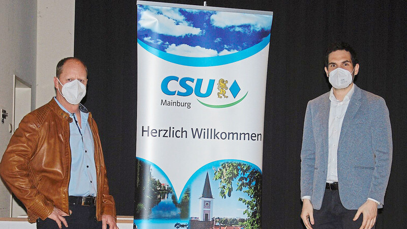 Die beiden CSU-Vorsitzenden Michael Hätscher aus Mainburg (rechts) und Markus Off aus Steinbach zogen die Delegiertenwahl in gut einer Dreiviertelstunde durch.