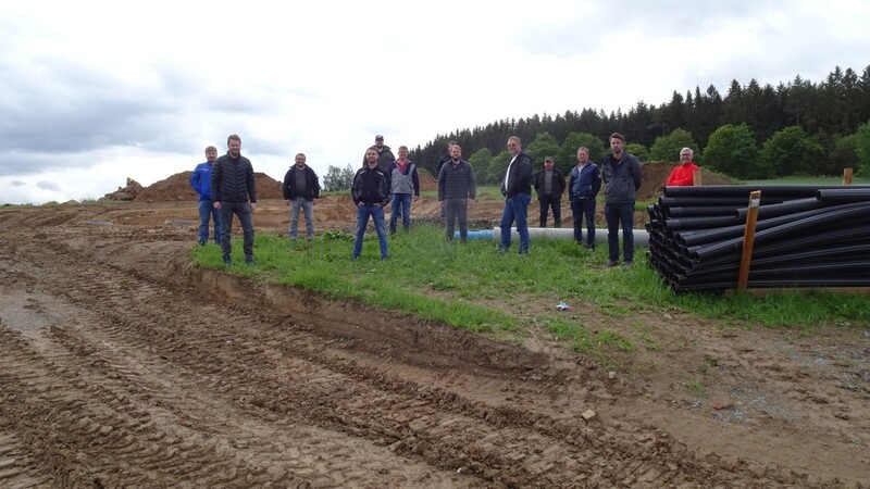 Im neuen Baugebiet "Lehmgrube" in Thenried konnten sich die Gemeinderäte vom guten Fortschritt der Erschließungsmaßnahmen überzeugen.