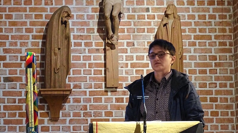 Die Pfarrerin im Ehrenamt Jennifer Marçen predigte unter philosophischen Aspekten zum Thema "Hoffnung".