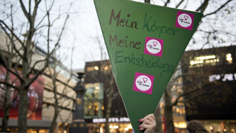 Marie Klostermeier kritisiert das "Werbeverbot" für Schwangerschaftsabbrüche: "Seit wann gilt es als Werbung, darüber zu informieren, welcher Eingriff wie durchgeführt wird?"