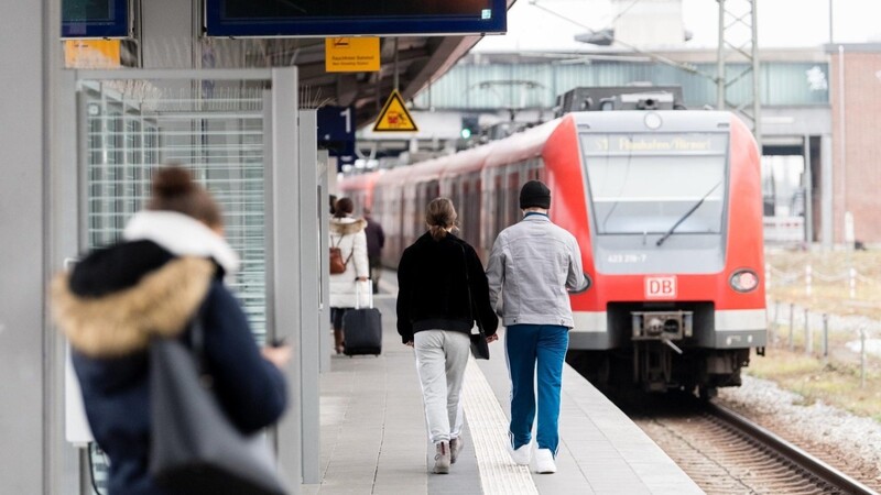 Nach einer Untersuchung der "Allianz pro Schiene" auf Basis von Daten des Bundesinstituts für Bau-, Stadt und Raumforschung von 2018 nimmt der Freistaat bei der Erreichbarkeit von Bussen und Bahnen bundesweit den vorletzten Platz vor Mecklenburg-Vorpommern ein.