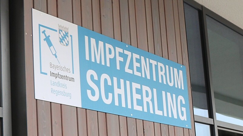2365 Personen hat das MVZ Schierling als Betreiber eines der beiden Impfzentren des Landkreises im ersten Monat geimpft. Rund 536 davon haben bereits ihre zweite Dosis erhalten.