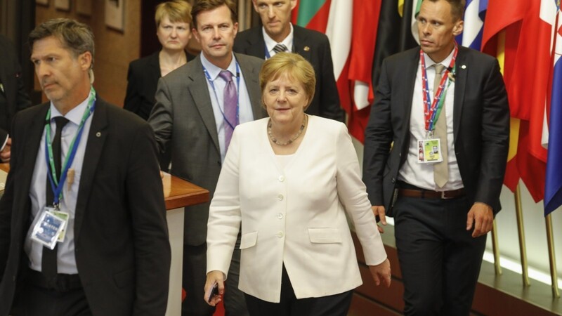 In den Verhandlungen um die EU-Spitzenposten zeigte Angela Merkel kein glückliches Händchen.