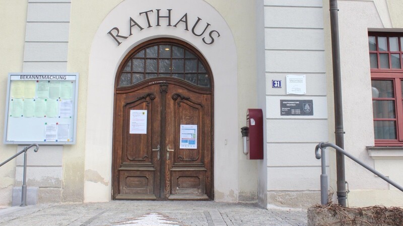 Derzeit ist das Rathaus in Viechtach für den Parteiverkehr geschlossen. Die Mitarbeiter sind allerdings telefonisch oder per E-Mail erreichbar.