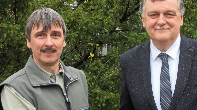 Helmut Melchner (rechts) begrüßte Dr. Michael Roßkopf in seinem neuen Amt als Bereichsleiter.