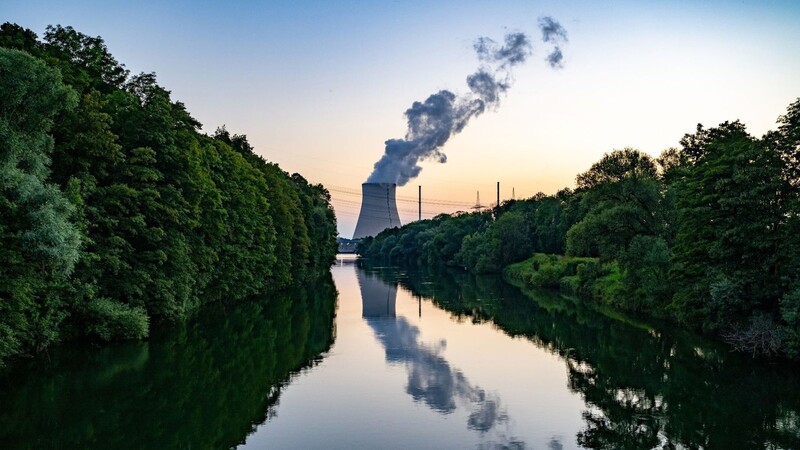 Das Atomkraftwerk Isar 2 soll bis Mitte April als Notreserve für die deutsche Energieproduktion genutzt werden.